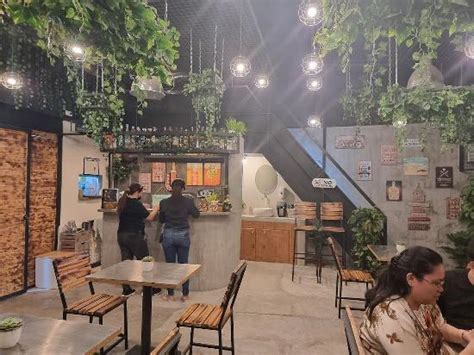 HideOut KTV Bar & Grill .